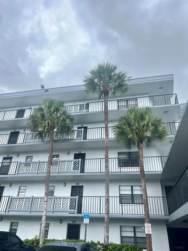 Foto del edificio - 9235 SW 8th St