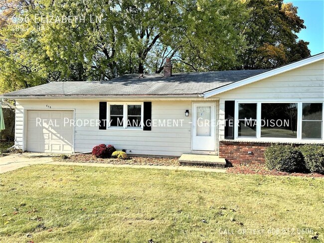 Building Photo - Sun Prairie corner lot duplex home in grea...