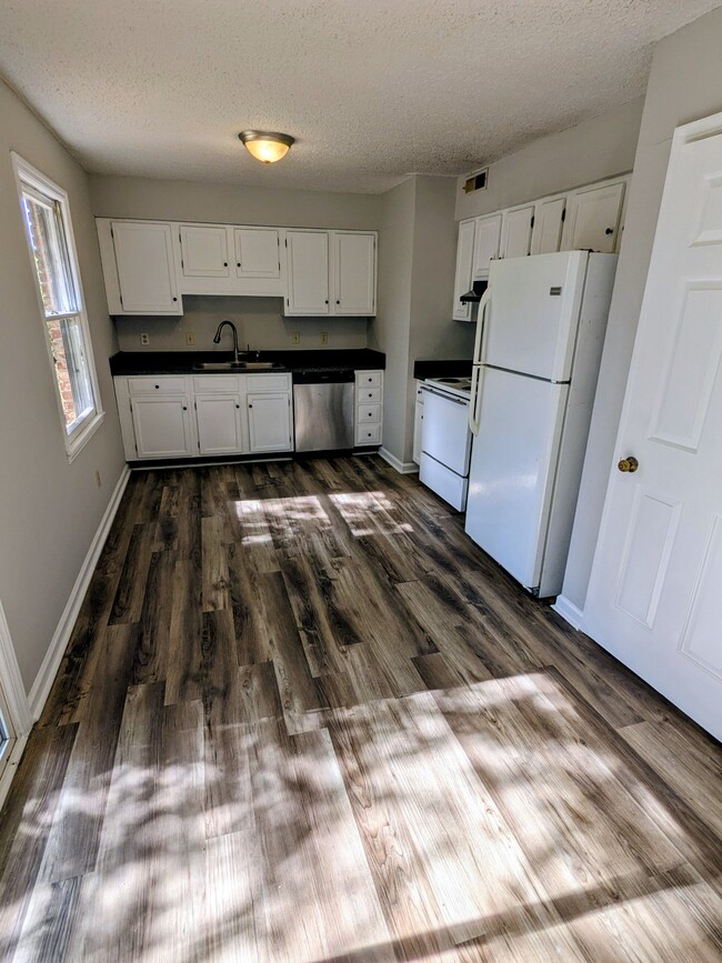 Building Photo - 2436 Thoroughbred Dr