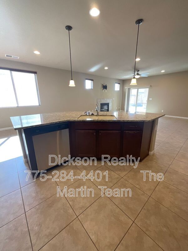 Building Photo - 522 San Carlos Dr