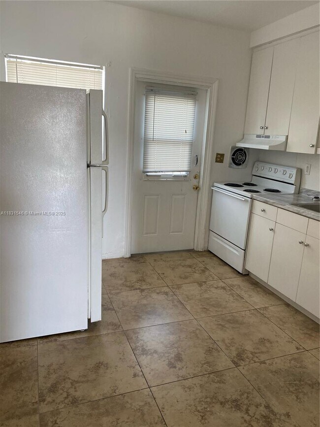 Foto del edificio - 1788 SW 7th St