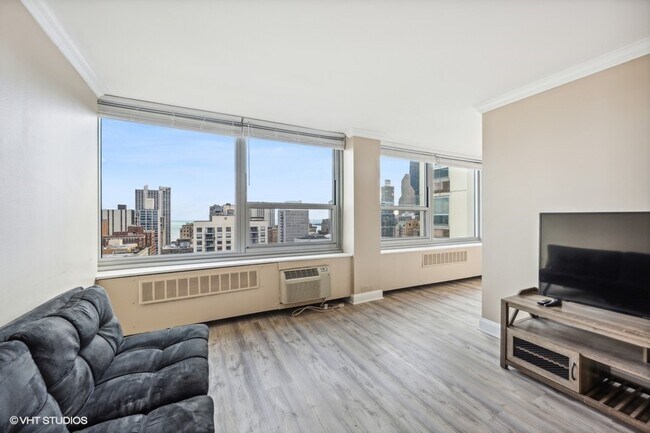 Foto del edificio - 1255 N Sandburg Terrace