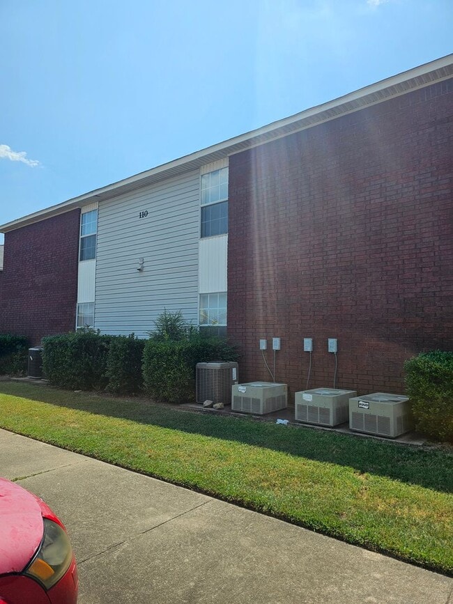 Building Photo - 51 Cedar Creek Ct