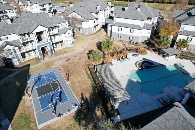 Foto del edificio - 15000 W Airport Blvd