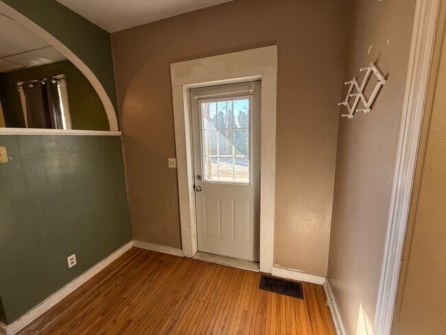 Building Photo - 417 E Orange St