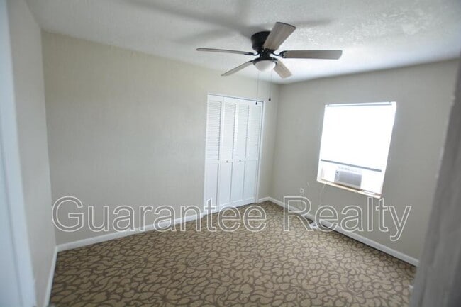 Building Photo - 1712 E Hinson Ave