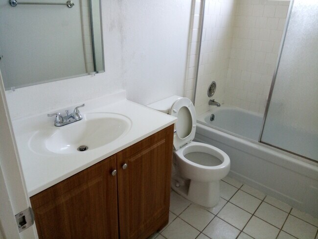 Foto del edificio - 3237 N Fowler Ave