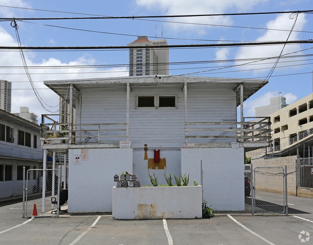 Building Photo - 1693 Kalauokalani Way