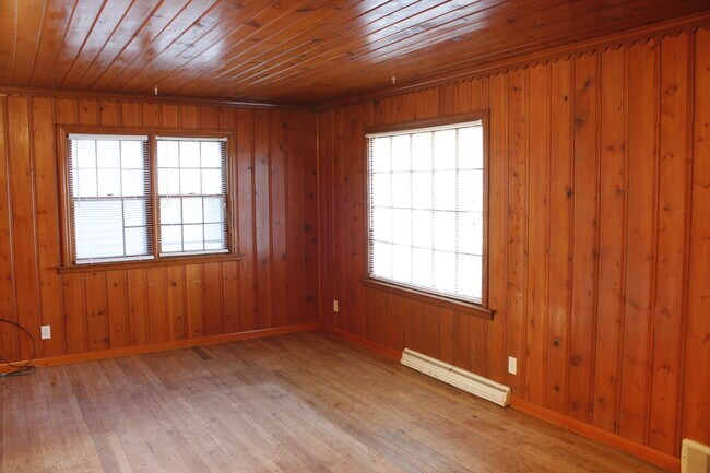 Living Room - 622 Campanile Ave