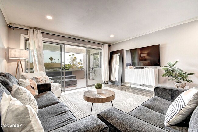 Foto del edificio - 7625 E Camelback Rd