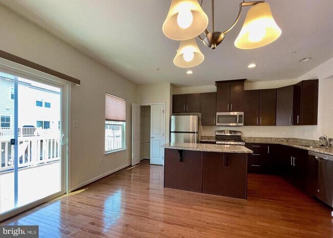 Building Photo - 3550 Sprigg St S