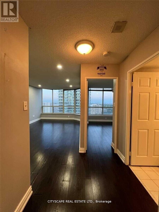 Building Photo - 55 Elm Dr W