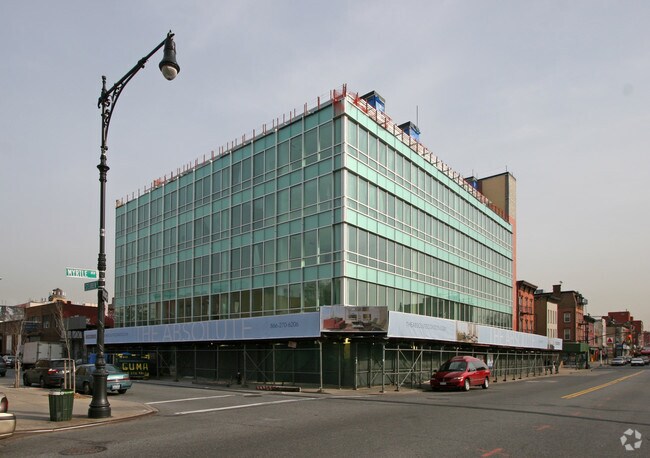 Building Photo - The Absolute
