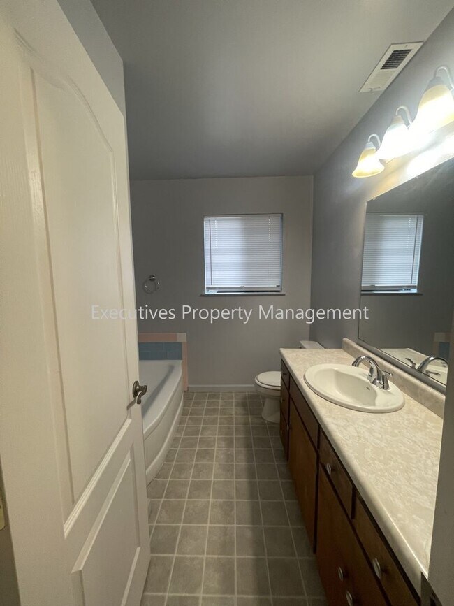 Foto del edificio - 1271 Spruce Ave