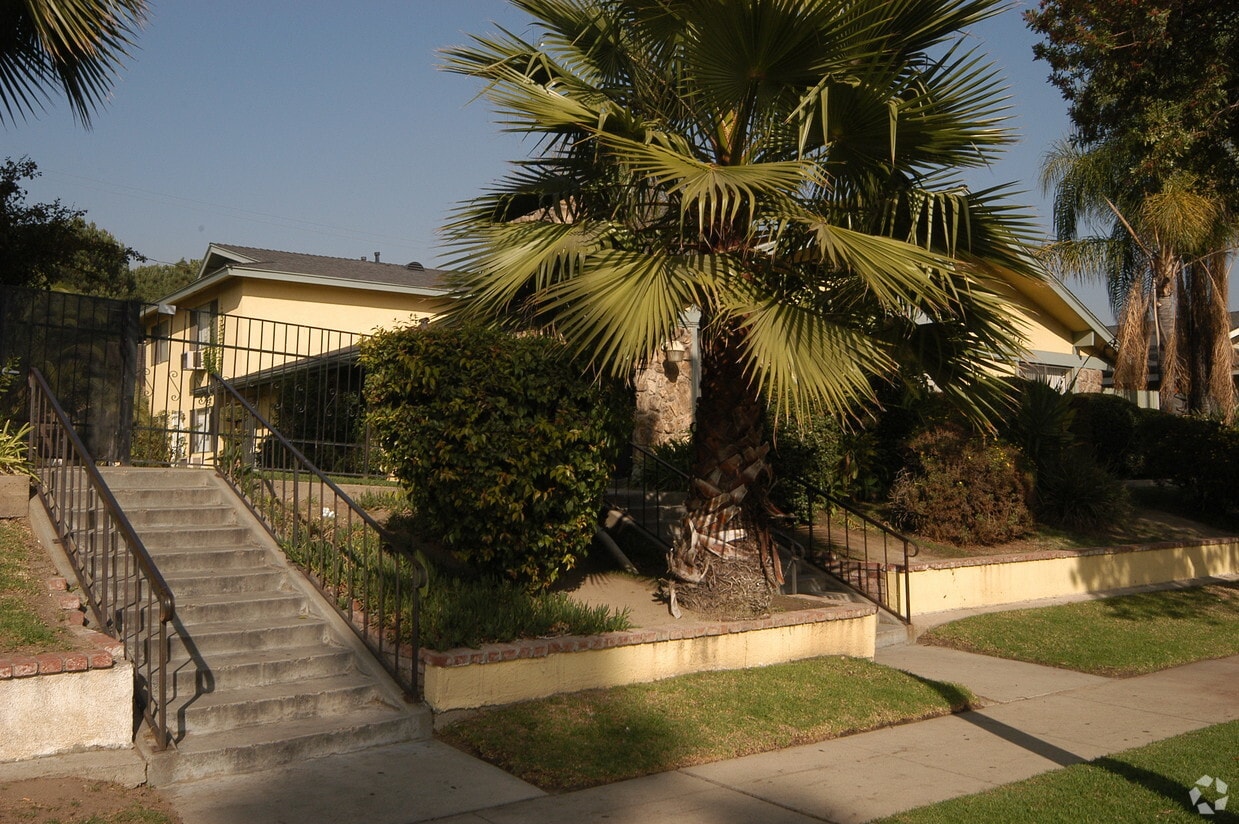 Building Photo - 1033 Springfield St