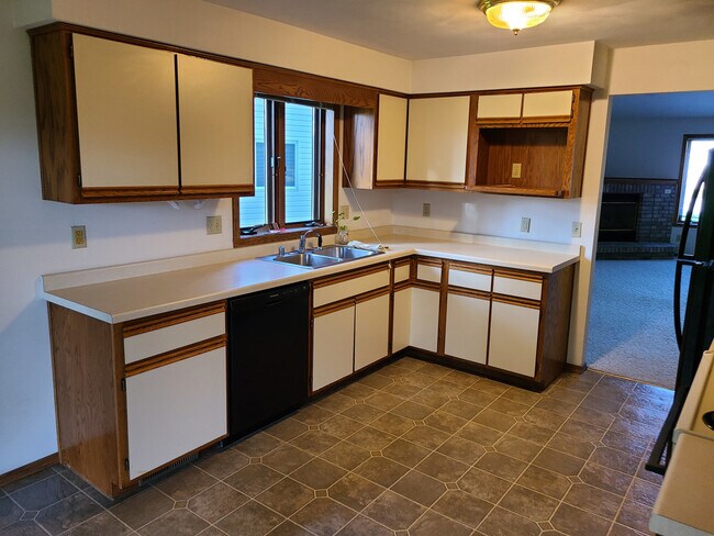 Building Photo - 9 Century Court