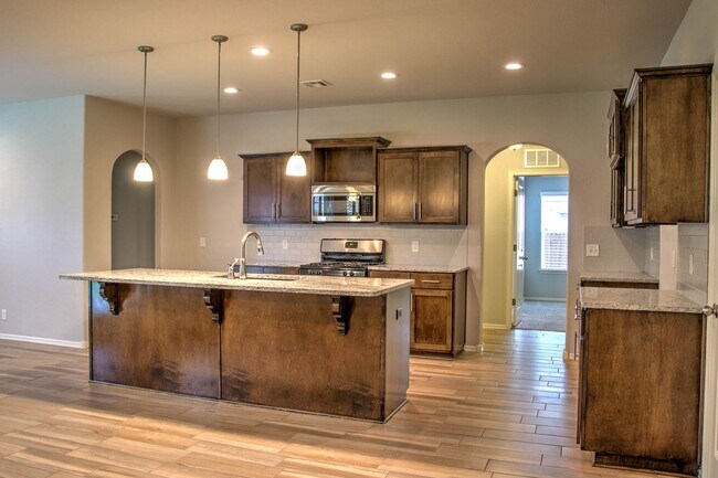 Building Photo - 4 bedroom, 3 car garage - Broken Arrow Schools