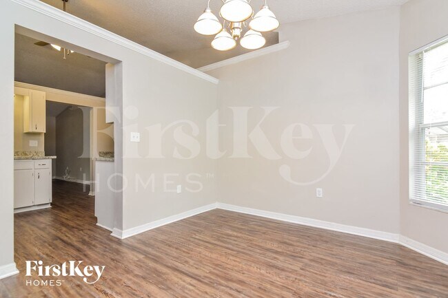 Building Photo - 1719 Sandalwood Cir SW