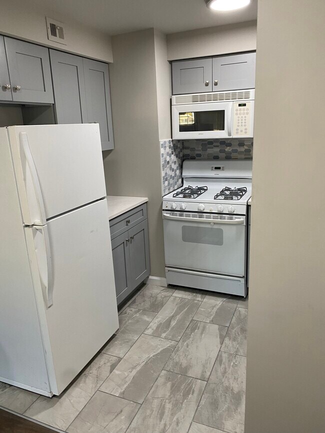 Kitchen - 635 Willow Way