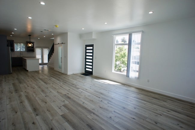 Building Photo - 2905 Alsace Ave