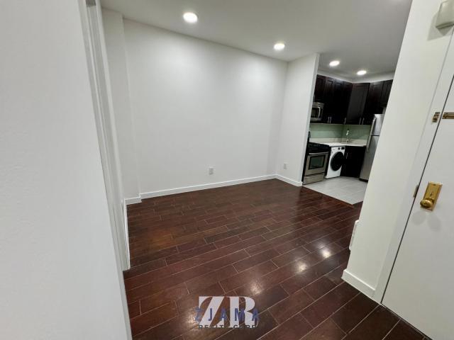 Foto del edificio - 2 bedroom in Brooklyn NY 11217