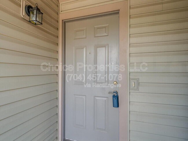 Foto del edificio - 11042 Running Ridge Rd.