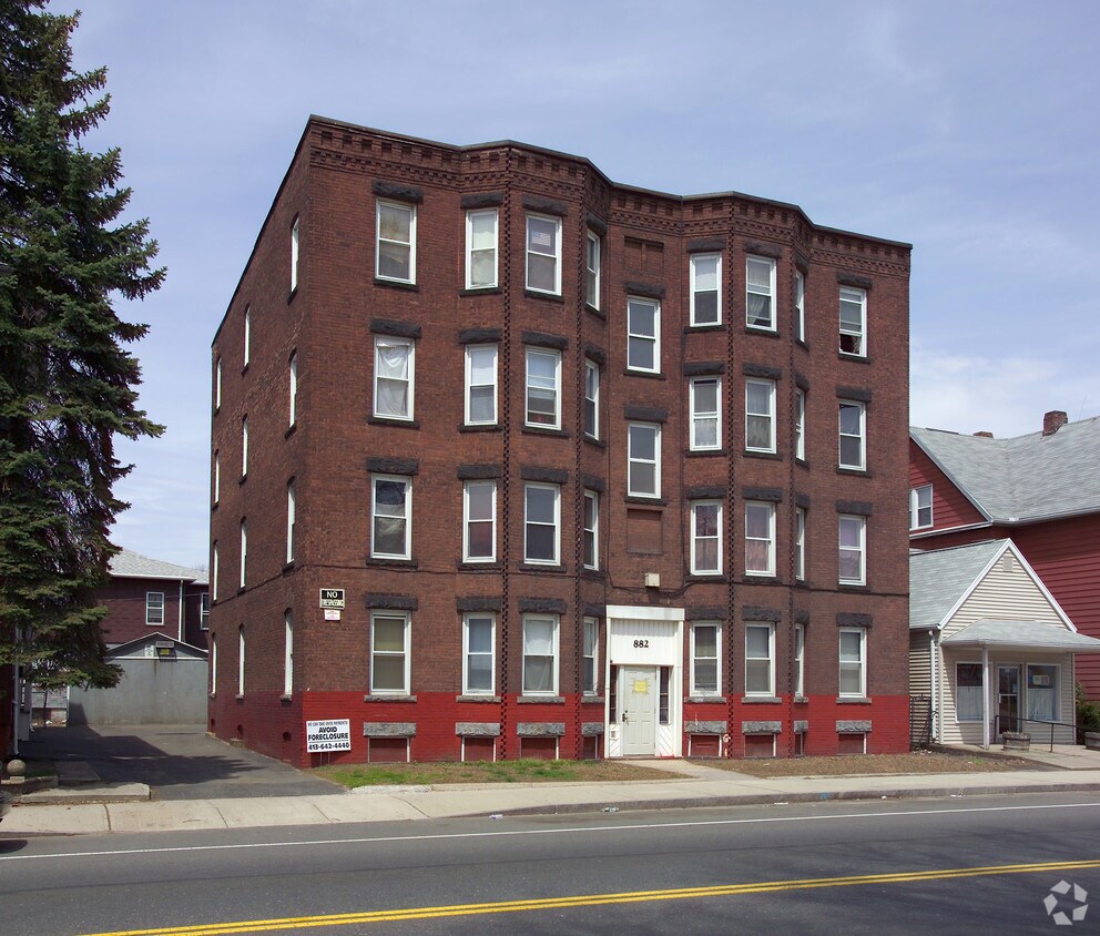 Foto principal - 882 Chicopee St