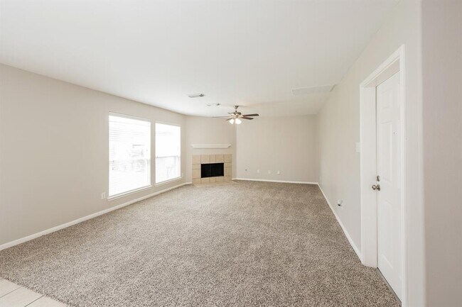 Foto del edificio - 8319 Loetsch Ridge Way