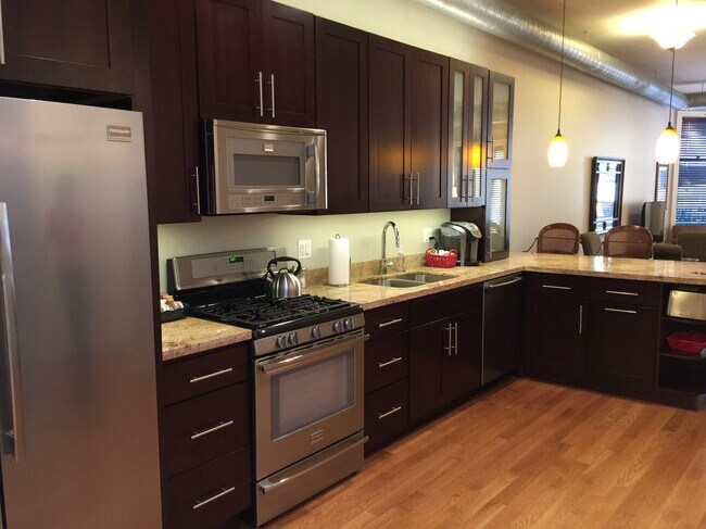 Kitchen - 706 N Wells St