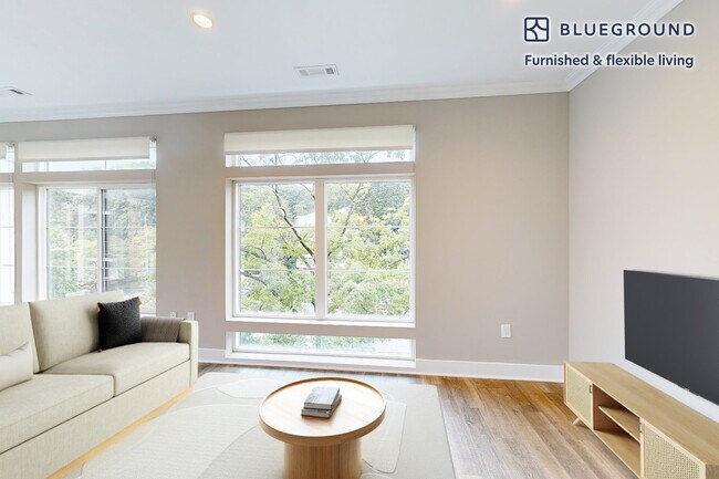 Building Photo - 240 E Shore Rd