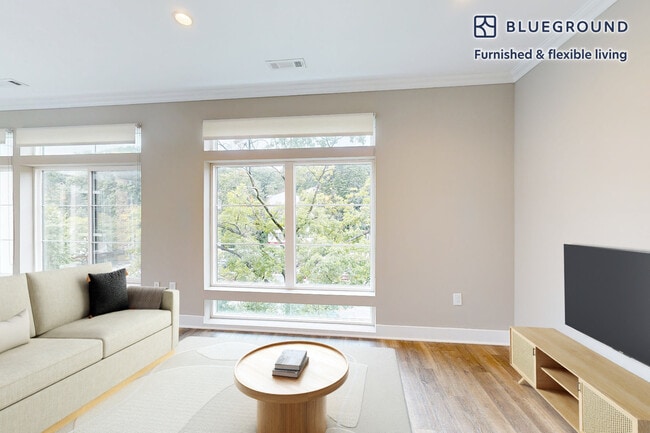 Building Photo - 240 E Shore Rd