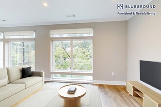 Building Photo - 240 E Shore Rd