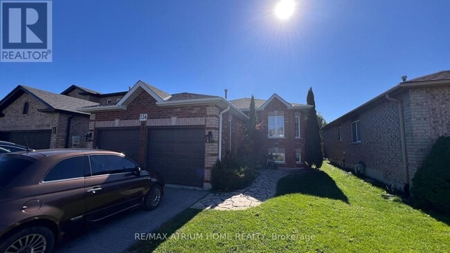 Building Photo - 124 Monique Crescent