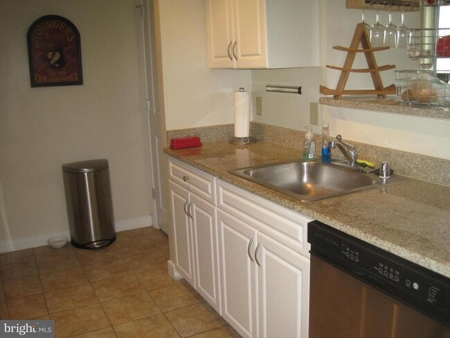 Foto del edificio - 555 Massachusetts Ave NW