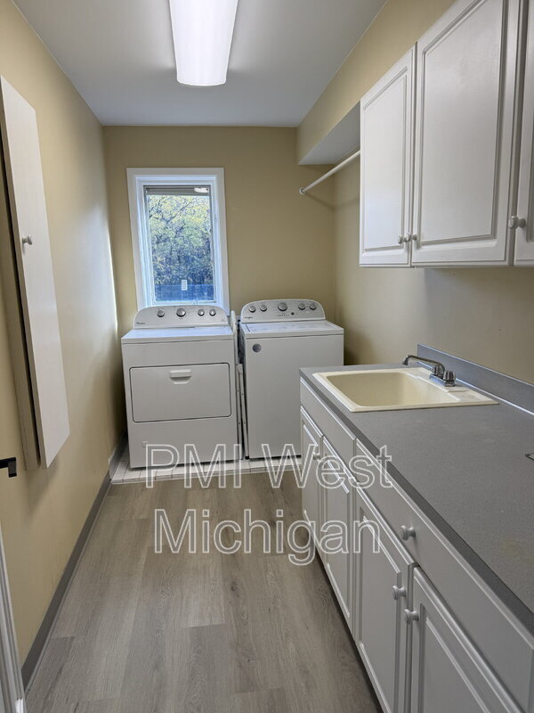 Foto del edificio - 623 146th Ave