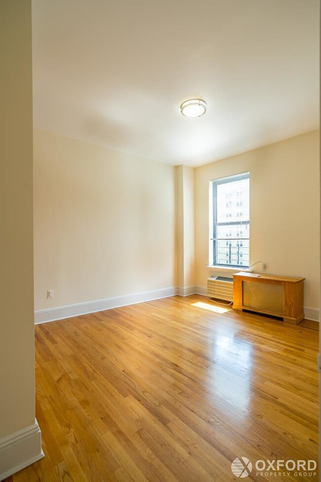 Building Photo - 200 Riverside Drive