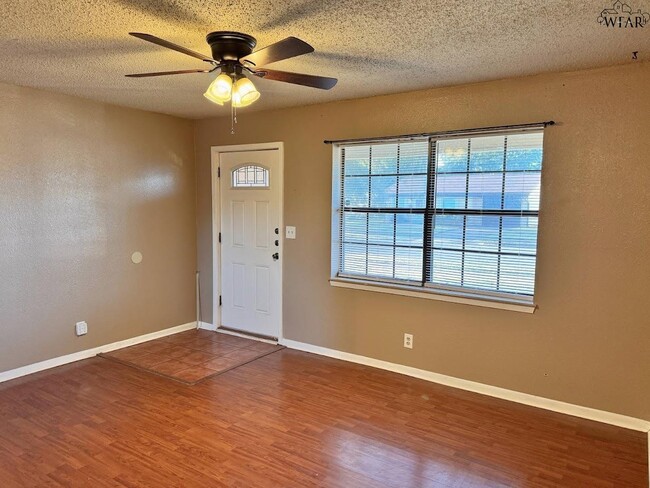 Building Photo - 4130 Lavell Ave