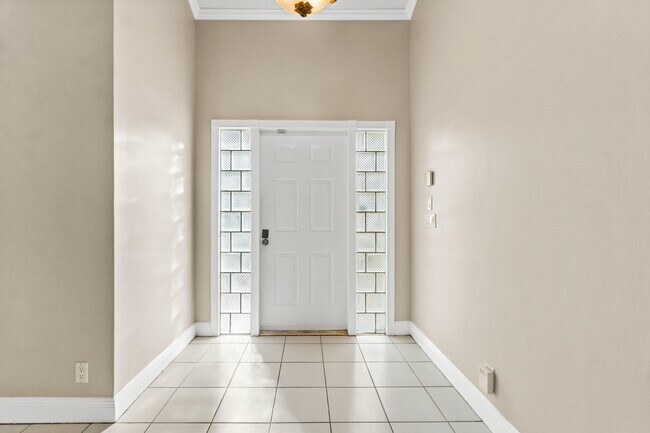 Building Photo - 8528 Tourmaline Blvd