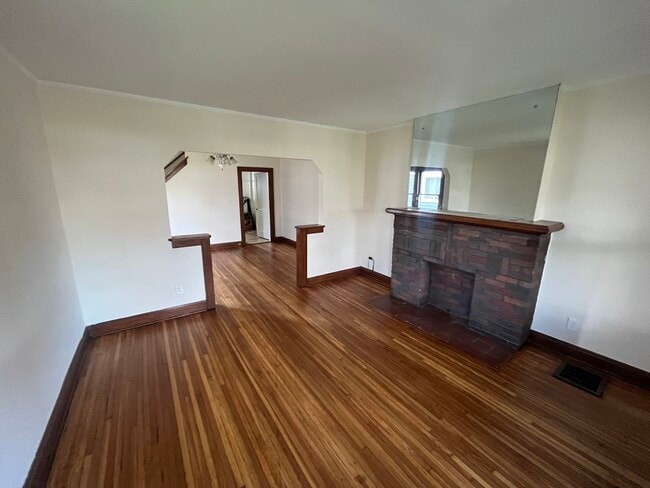 Living room. - 908 Thomas Rd