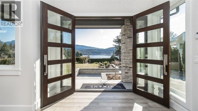 Building Photo - 9XX Beachview Dr