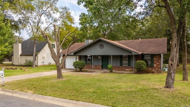 Building Photo - 19 Oak Forest Dr