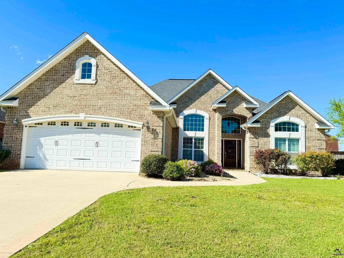 Foto principal - 205 Cheshire Dr