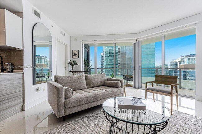 Foto del edificio - 1300 Brickell Bay Dr