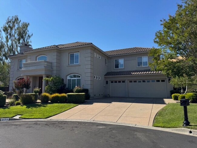 Building Photo - Gorgeous 2 story home in Moraga 4 bedrooms...