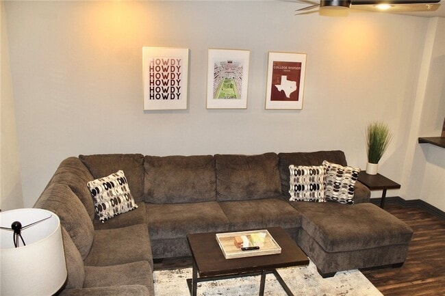 Foto del edificio - 1451 Associates Ave