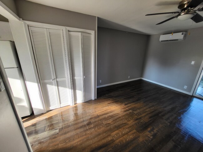 Foto del edificio - 734 N Country Acres Ave