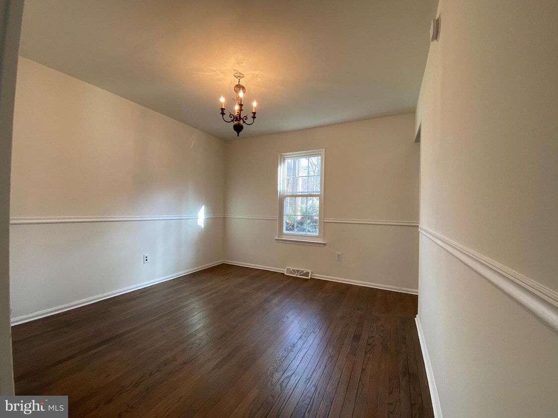 921 Woodview Dr, Coatesville, PA 19320 House for Rent in Coatesville