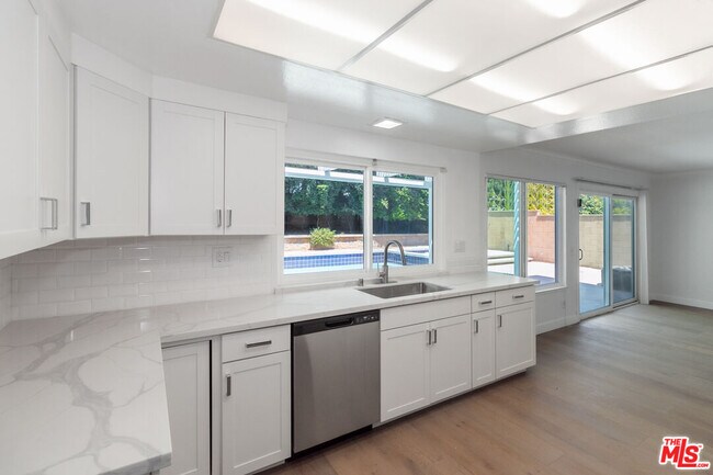 Foto del edificio - 22737 Stagg St