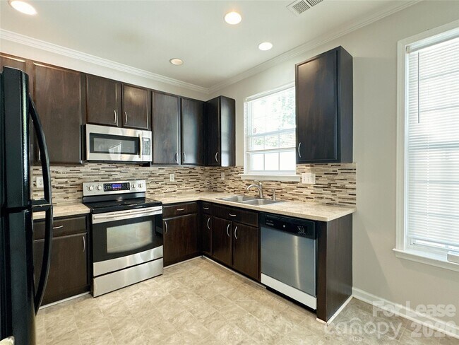 Building Photo - 7629 Abigail Glen Dr