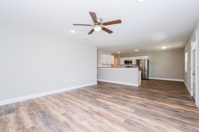 Foto del edificio - Available Now!